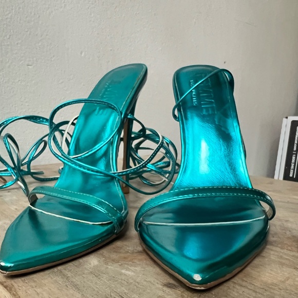 FEMME los angeles 

Luce Minimale in metallic turquoise - Picture 10 of 10